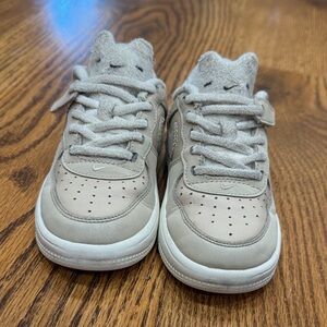 Nike Kids Light Gray Sneakers